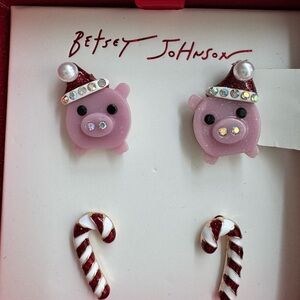 ❌ SOLD ❌ 🎀 Betsey Johnson 🎄Christmas earrings, piggies 🐷 and candy canes 🍭